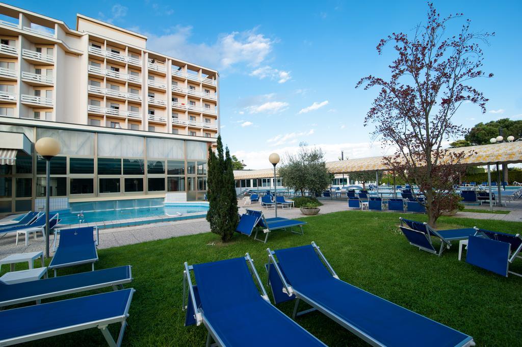 Hotel Terme Antoniano มอนเตกรอตโต แตร์เม ภายนอก รูปภาพ