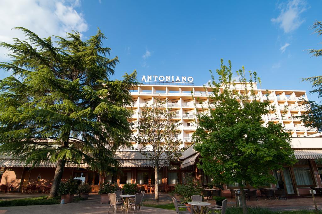 Hotel Terme Antoniano มอนเตกรอตโต แตร์เม ภายนอก รูปภาพ