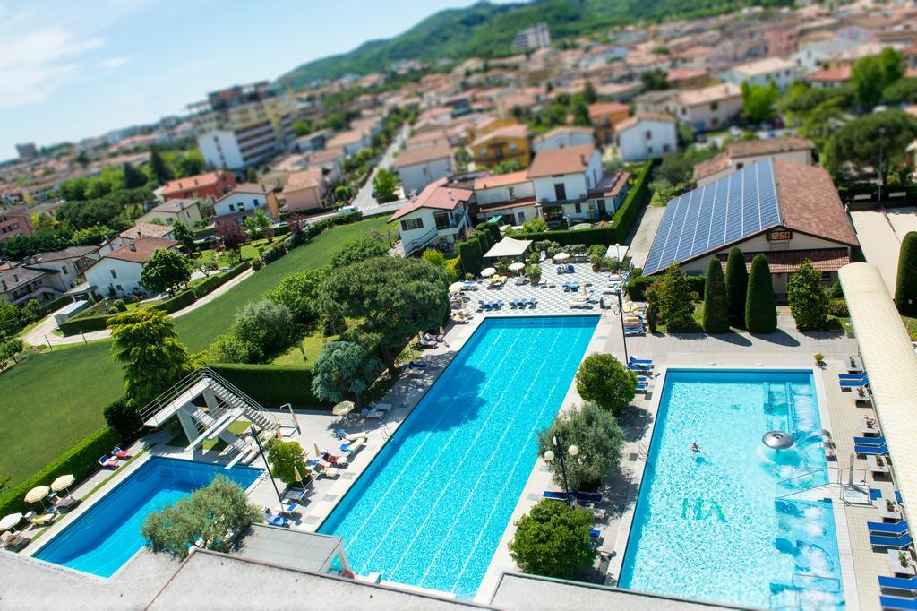 Hotel Terme Antoniano มอนเตกรอตโต แตร์เม ภายนอก รูปภาพ