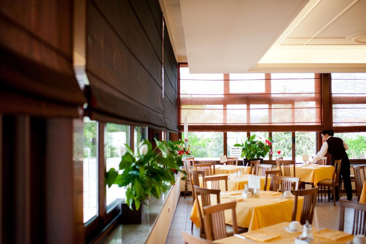 Hotel Terme Antoniano มอนเตกรอตโต แตร์เม ภายนอก รูปภาพ