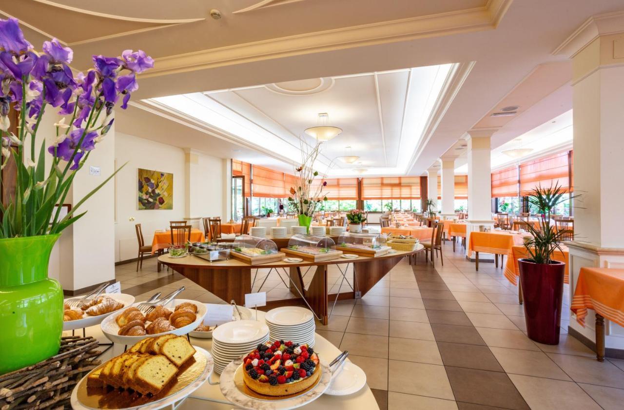 Hotel Terme Antoniano มอนเตกรอตโต แตร์เม ภายนอก รูปภาพ