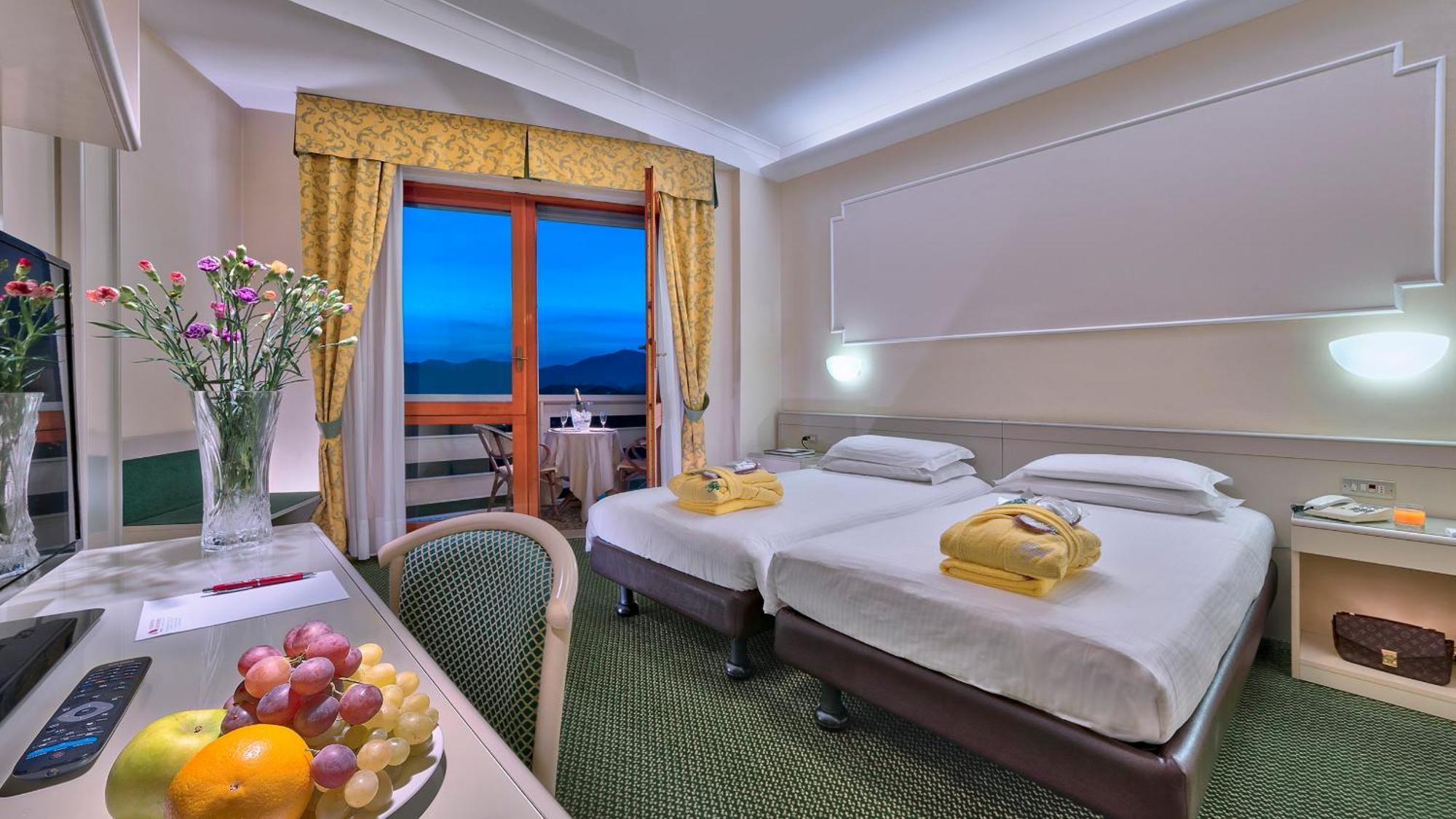 Hotel Terme Antoniano มอนเตกรอตโต แตร์เม ภายนอก รูปภาพ