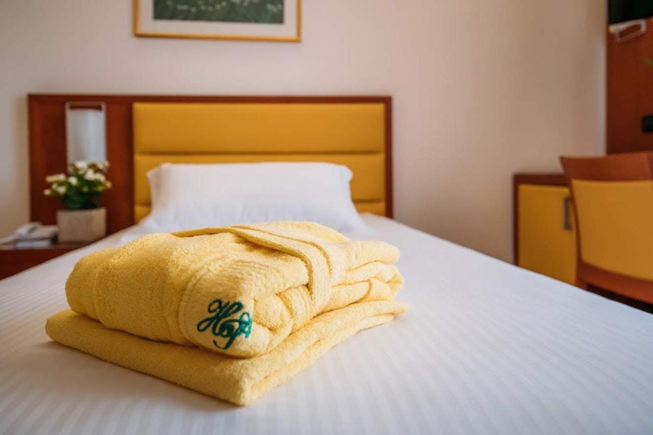 Hotel Terme Antoniano มอนเตกรอตโต แตร์เม ภายนอก รูปภาพ